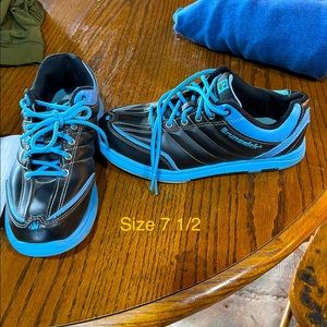 Women’s Bowling shoes - like new - size 7 1/2